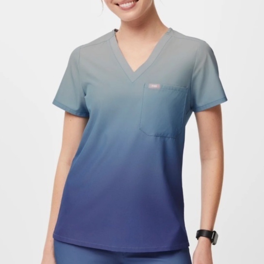 FIGS FIONx Catarina scrub top in XS Ombré Ocean Mist